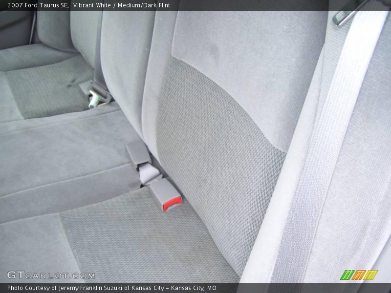Vibrant White / Medium/Dark Flint 2007 Ford Taurus SE