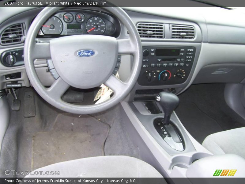 Vibrant White / Medium/Dark Flint 2007 Ford Taurus SE