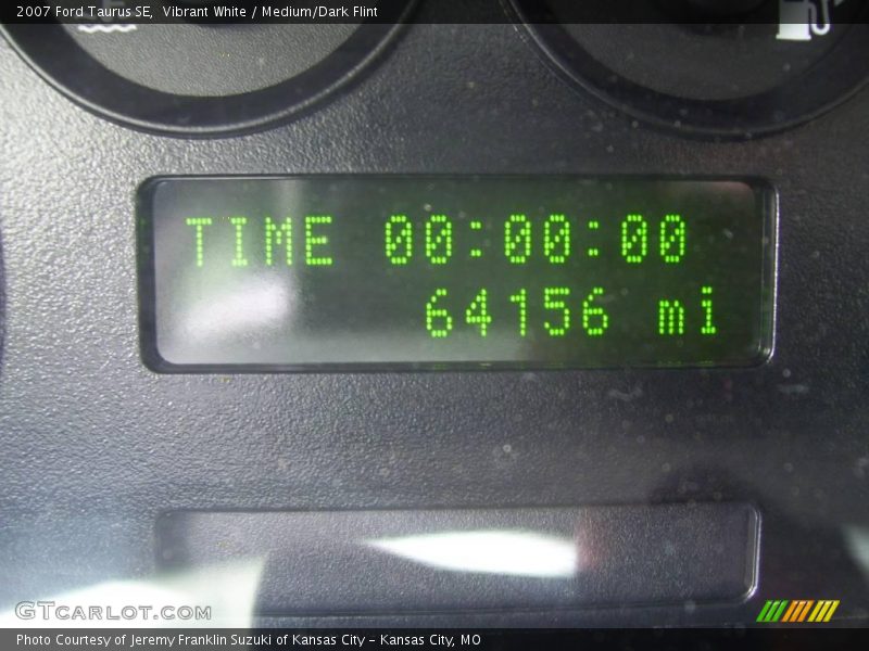 Vibrant White / Medium/Dark Flint 2007 Ford Taurus SE