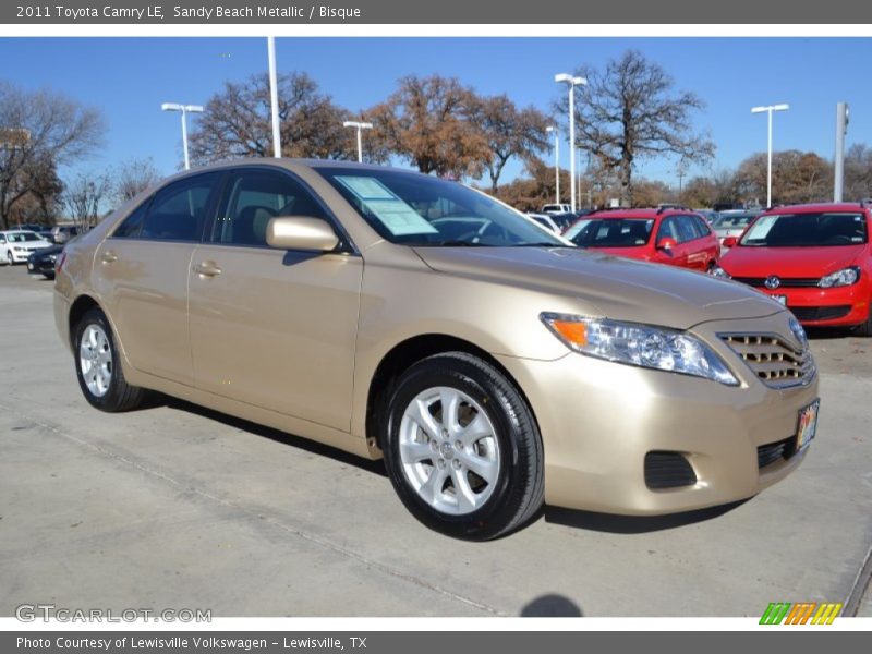 Front 3/4 View of 2011 Camry LE
