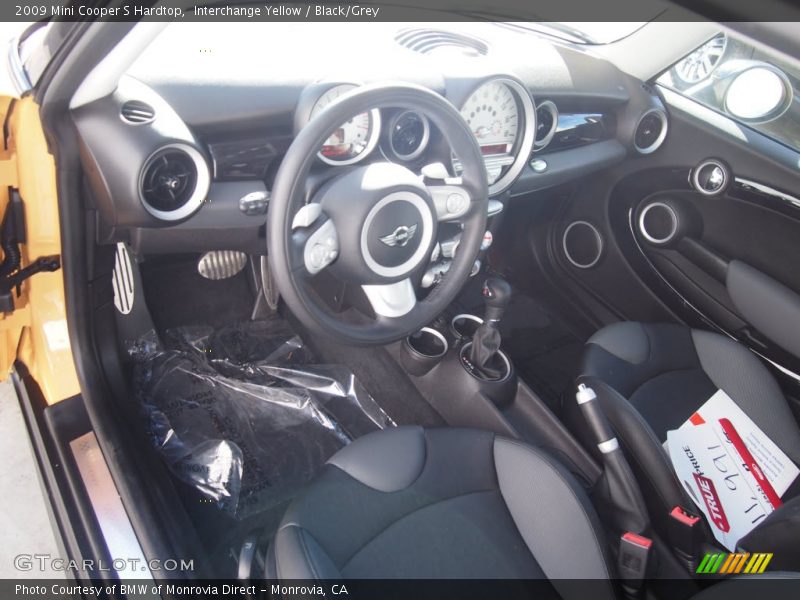 Interchange Yellow / Black/Grey 2009 Mini Cooper S Hardtop