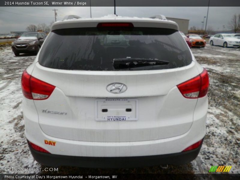 Winter White / Beige 2014 Hyundai Tucson SE