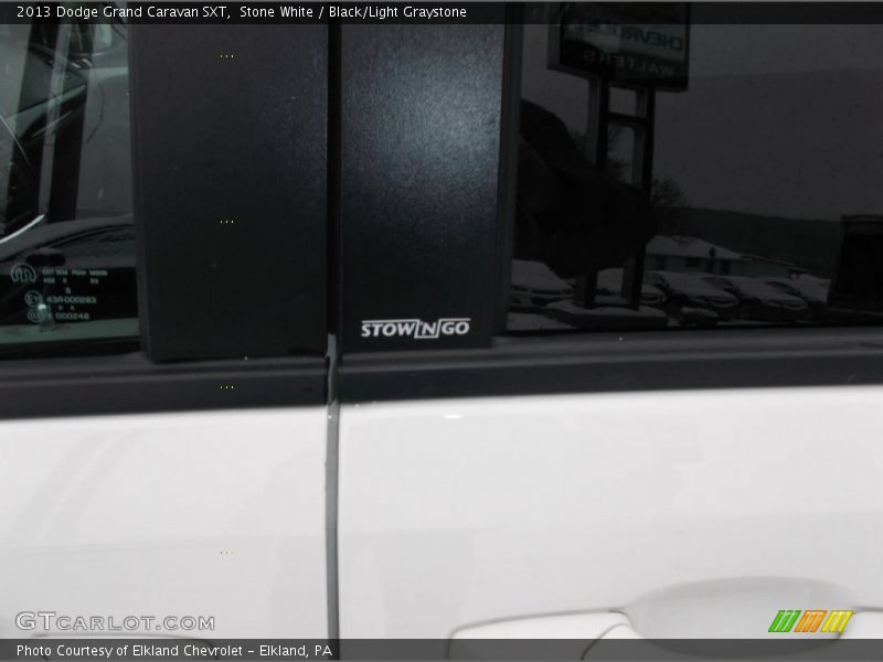Stone White / Black/Light Graystone 2013 Dodge Grand Caravan SXT