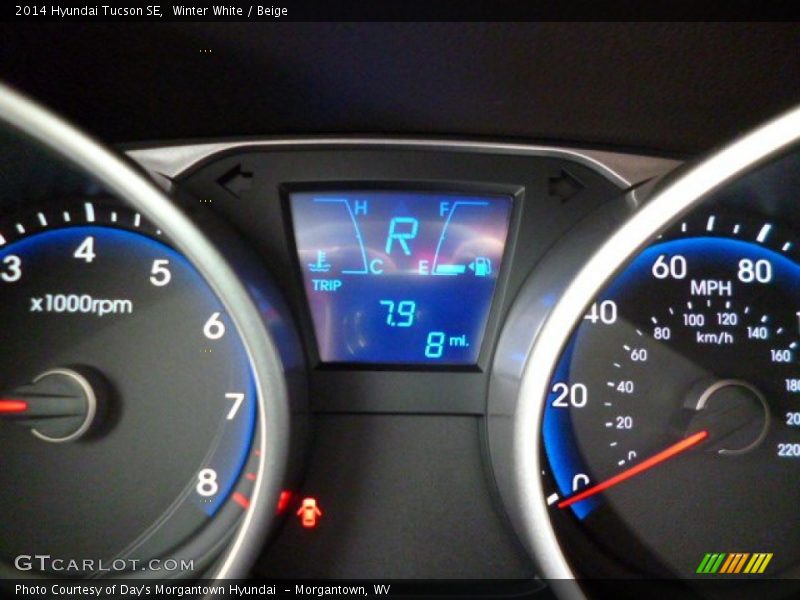 Winter White / Beige 2014 Hyundai Tucson SE