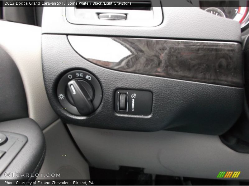 Stone White / Black/Light Graystone 2013 Dodge Grand Caravan SXT