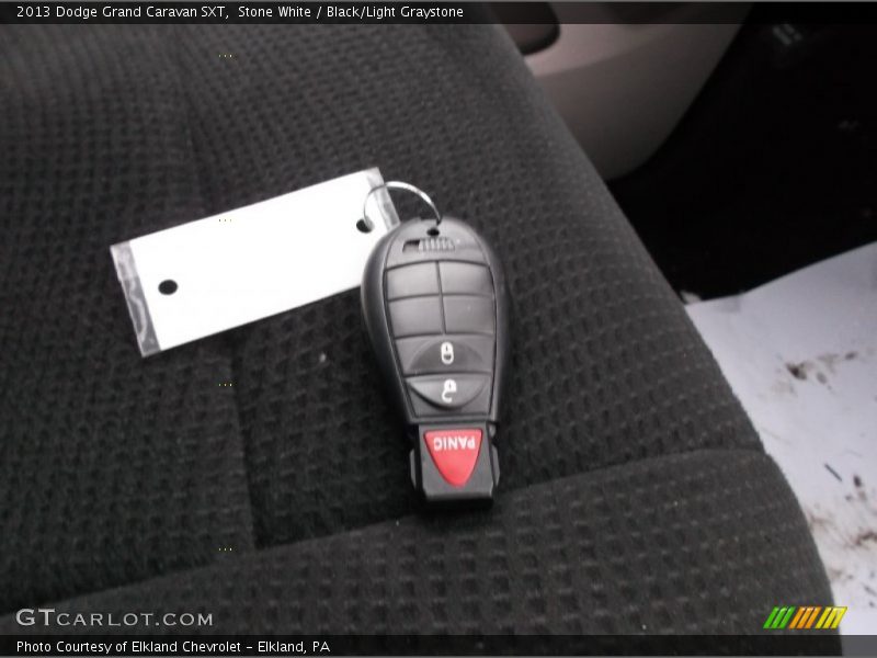 Stone White / Black/Light Graystone 2013 Dodge Grand Caravan SXT