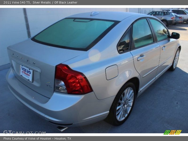 Silver Metallic / Off Black Leather 2011 Volvo S40 T5