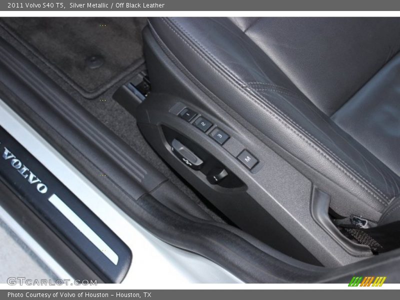 Silver Metallic / Off Black Leather 2011 Volvo S40 T5