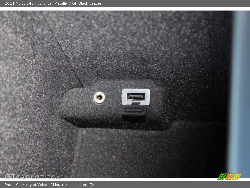 Silver Metallic / Off Black Leather 2011 Volvo S40 T5