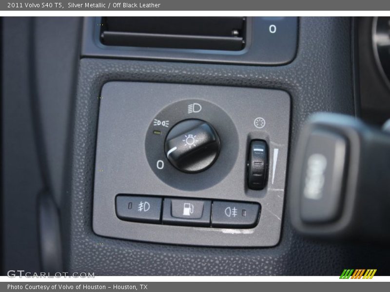 Silver Metallic / Off Black Leather 2011 Volvo S40 T5