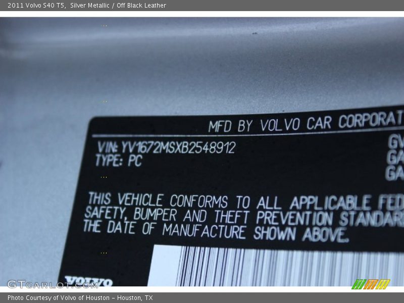 Silver Metallic / Off Black Leather 2011 Volvo S40 T5
