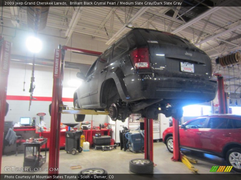 Brilliant Black Crystal Pearl / Medium Slate Gray/Dark Slate Gray 2009 Jeep Grand Cherokee Laredo