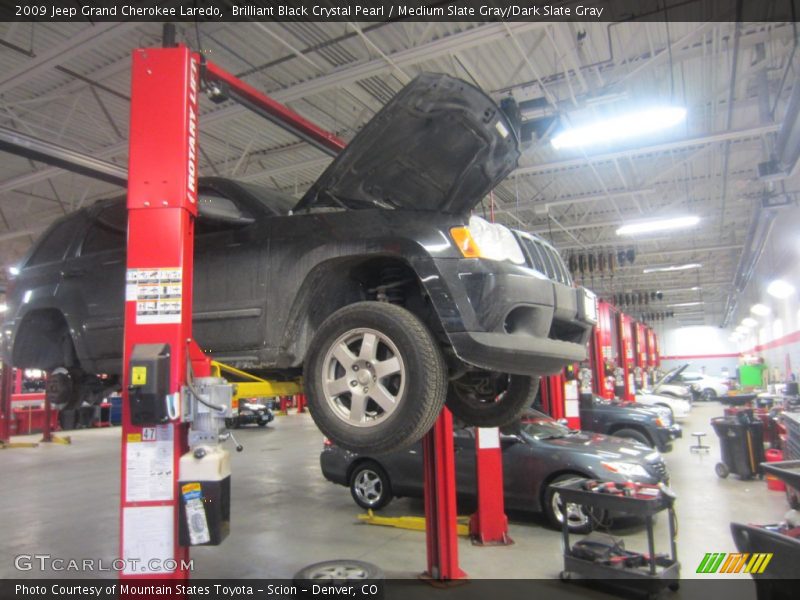 Brilliant Black Crystal Pearl / Medium Slate Gray/Dark Slate Gray 2009 Jeep Grand Cherokee Laredo