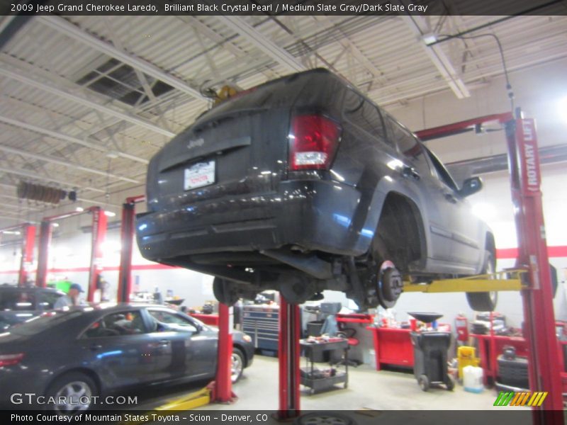 Brilliant Black Crystal Pearl / Medium Slate Gray/Dark Slate Gray 2009 Jeep Grand Cherokee Laredo