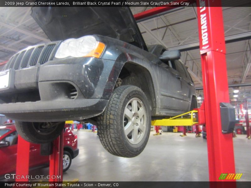 Brilliant Black Crystal Pearl / Medium Slate Gray/Dark Slate Gray 2009 Jeep Grand Cherokee Laredo