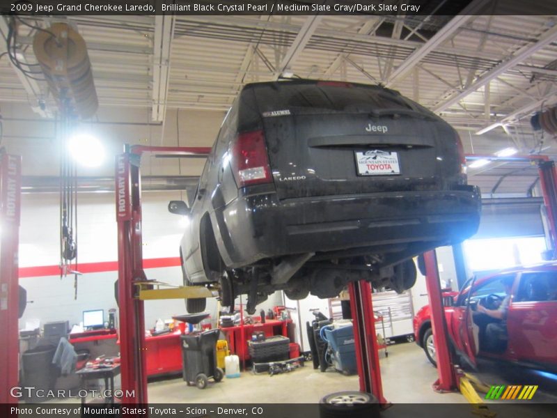 Brilliant Black Crystal Pearl / Medium Slate Gray/Dark Slate Gray 2009 Jeep Grand Cherokee Laredo