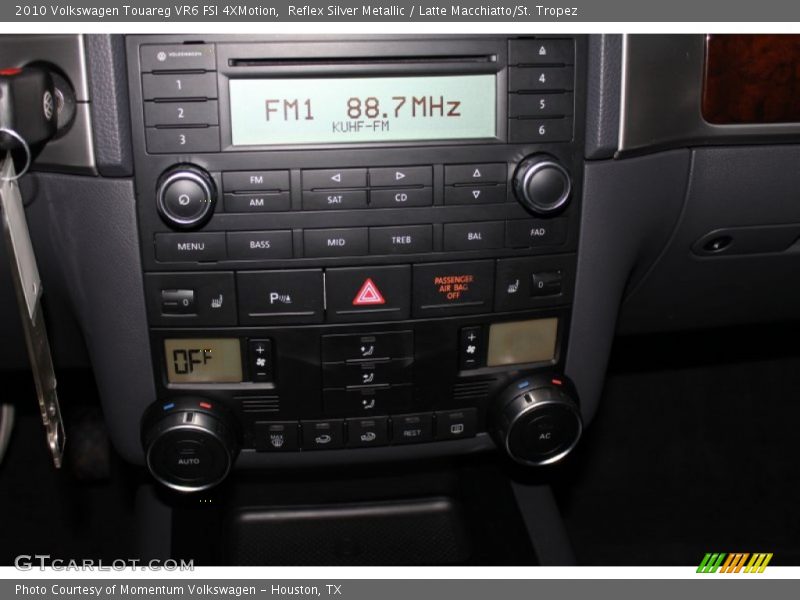 Reflex Silver Metallic / Latte Macchiatto/St. Tropez 2010 Volkswagen Touareg VR6 FSI 4XMotion