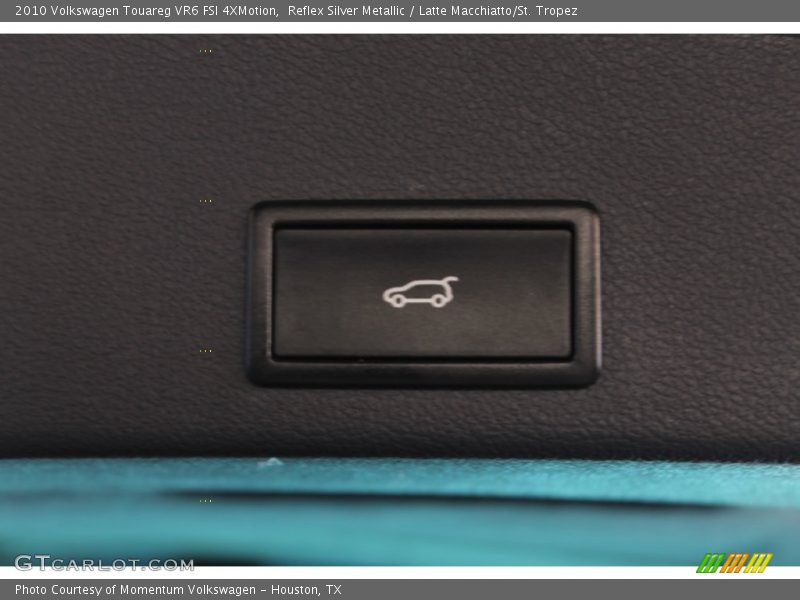 Reflex Silver Metallic / Latte Macchiatto/St. Tropez 2010 Volkswagen Touareg VR6 FSI 4XMotion