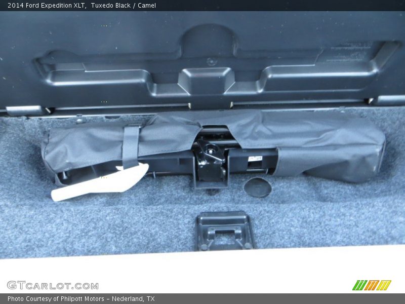 Tuxedo Black / Camel 2014 Ford Expedition XLT