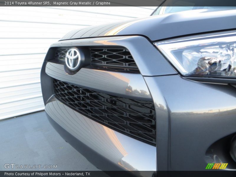 Magnetic Gray Metallic / Graphite 2014 Toyota 4Runner SR5