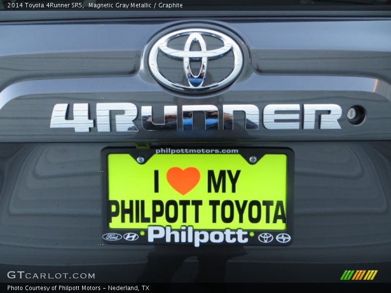 Magnetic Gray Metallic / Graphite 2014 Toyota 4Runner SR5