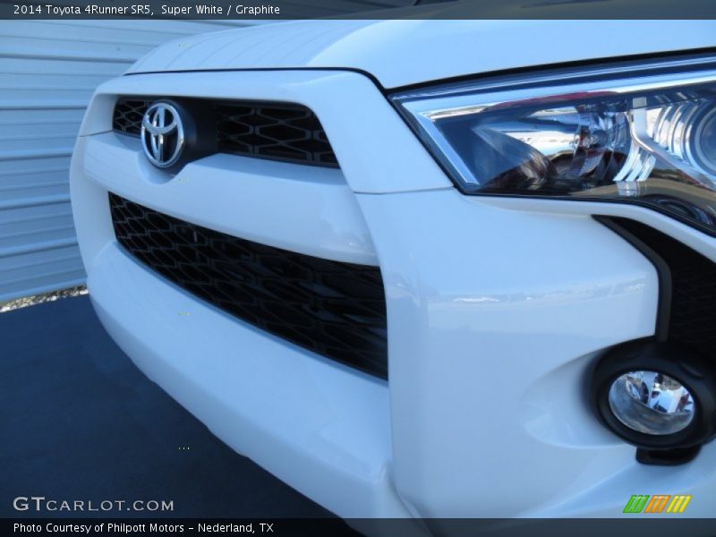 Super White / Graphite 2014 Toyota 4Runner SR5