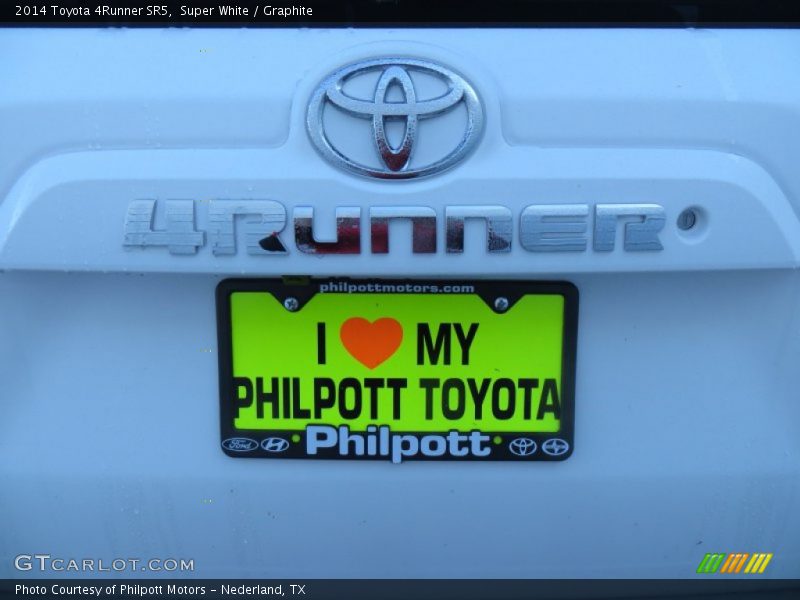 Super White / Graphite 2014 Toyota 4Runner SR5