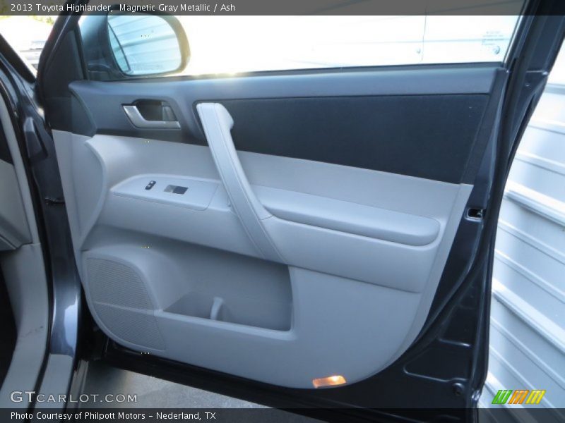 Magnetic Gray Metallic / Ash 2013 Toyota Highlander