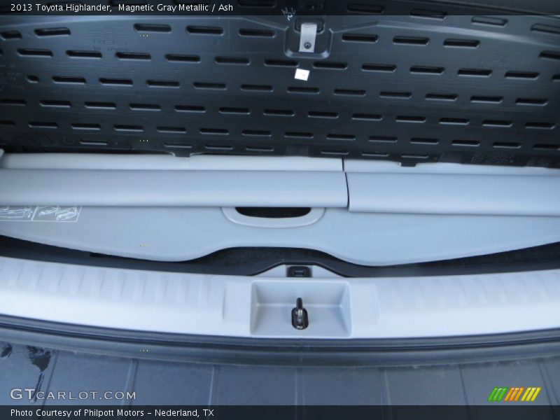 Magnetic Gray Metallic / Ash 2013 Toyota Highlander