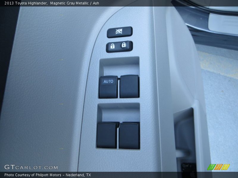 Magnetic Gray Metallic / Ash 2013 Toyota Highlander