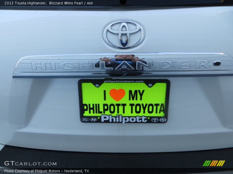 Blizzard White Pearl / Ash 2013 Toyota Highlander