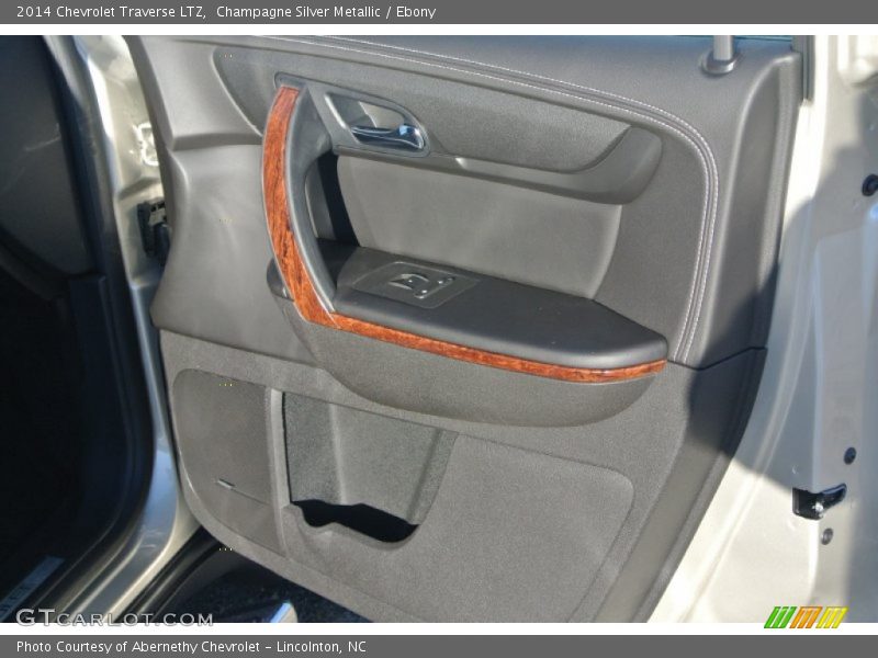 Champagne Silver Metallic / Ebony 2014 Chevrolet Traverse LTZ