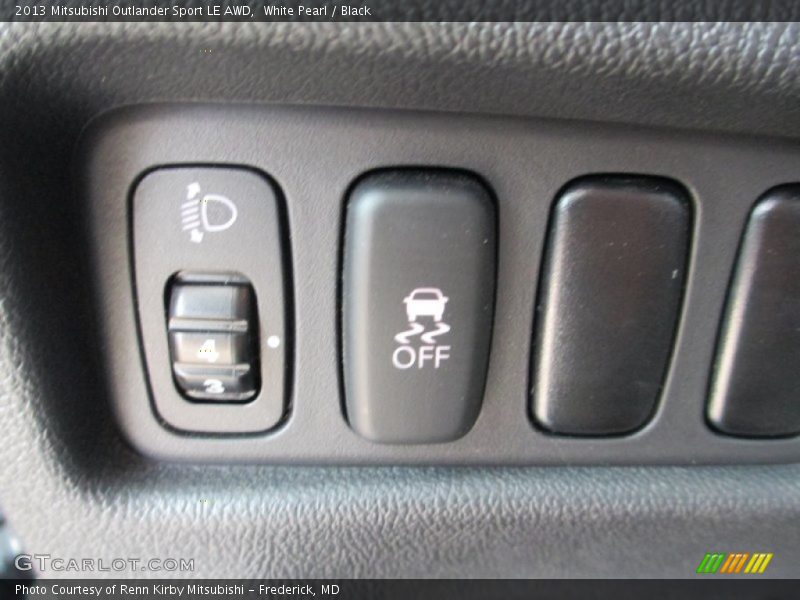 White Pearl / Black 2013 Mitsubishi Outlander Sport LE AWD