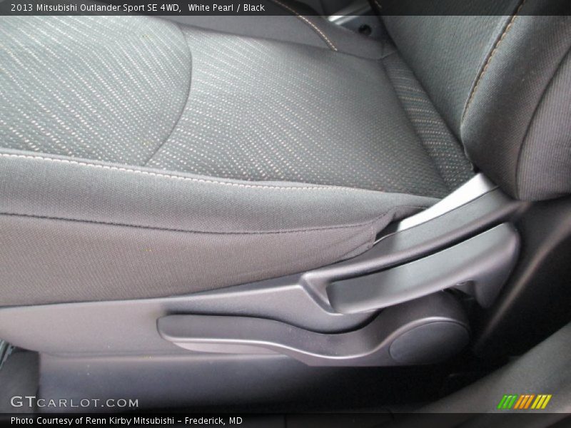 White Pearl / Black 2013 Mitsubishi Outlander Sport SE 4WD