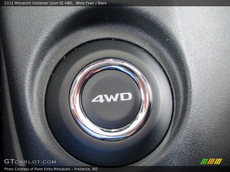 White Pearl / Black 2013 Mitsubishi Outlander Sport SE 4WD