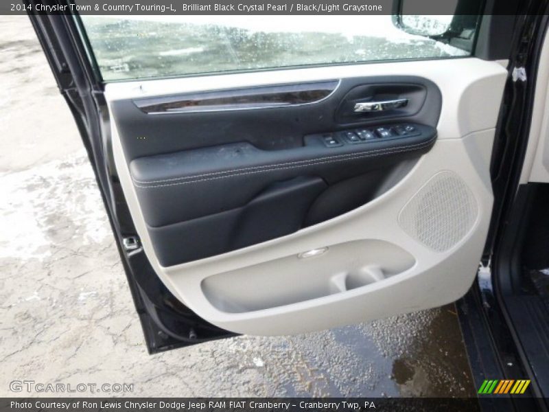 Brilliant Black Crystal Pearl / Black/Light Graystone 2014 Chrysler Town & Country Touring-L