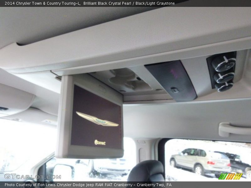 Brilliant Black Crystal Pearl / Black/Light Graystone 2014 Chrysler Town & Country Touring-L