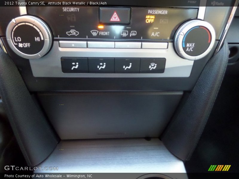 Attitude Black Metallic / Black/Ash 2012 Toyota Camry SE