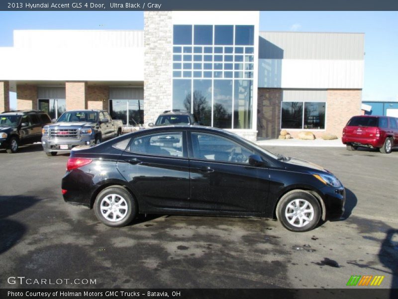 Ultra Black / Gray 2013 Hyundai Accent GLS 4 Door