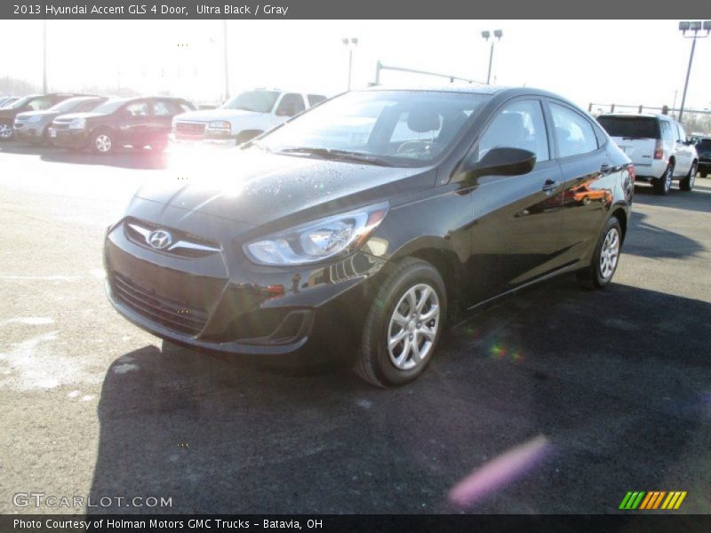 Ultra Black / Gray 2013 Hyundai Accent GLS 4 Door
