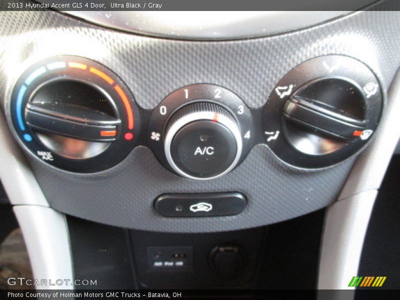 Ultra Black / Gray 2013 Hyundai Accent GLS 4 Door