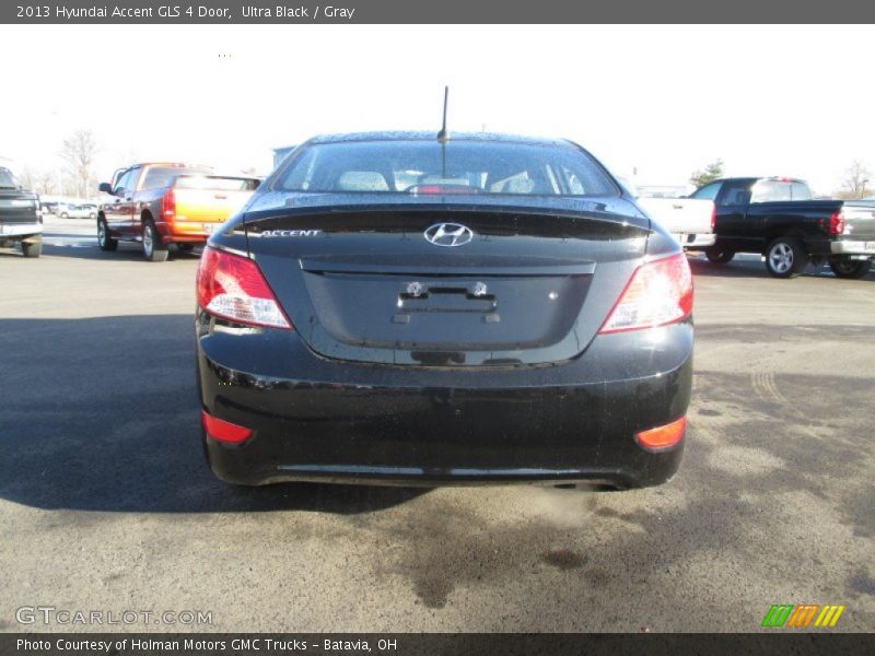 Ultra Black / Gray 2013 Hyundai Accent GLS 4 Door