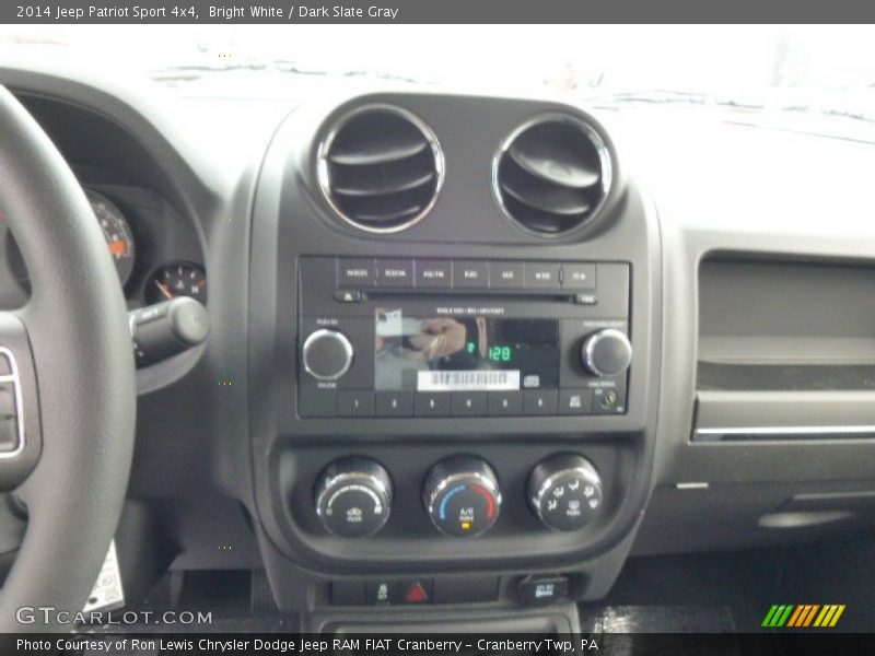 Bright White / Dark Slate Gray 2014 Jeep Patriot Sport 4x4