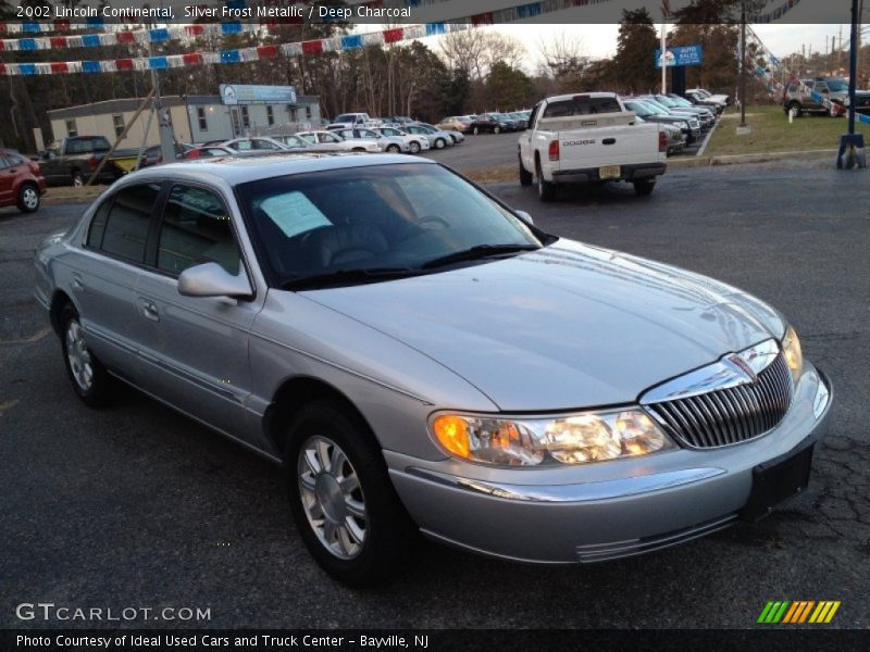 Front 3/4 View of 2002 Continental 