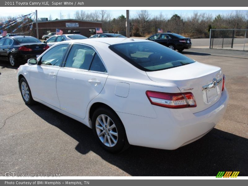 Super White / Ash 2011 Toyota Camry XLE