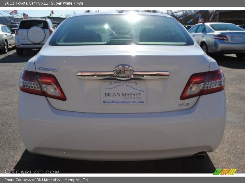 Super White / Ash 2011 Toyota Camry XLE