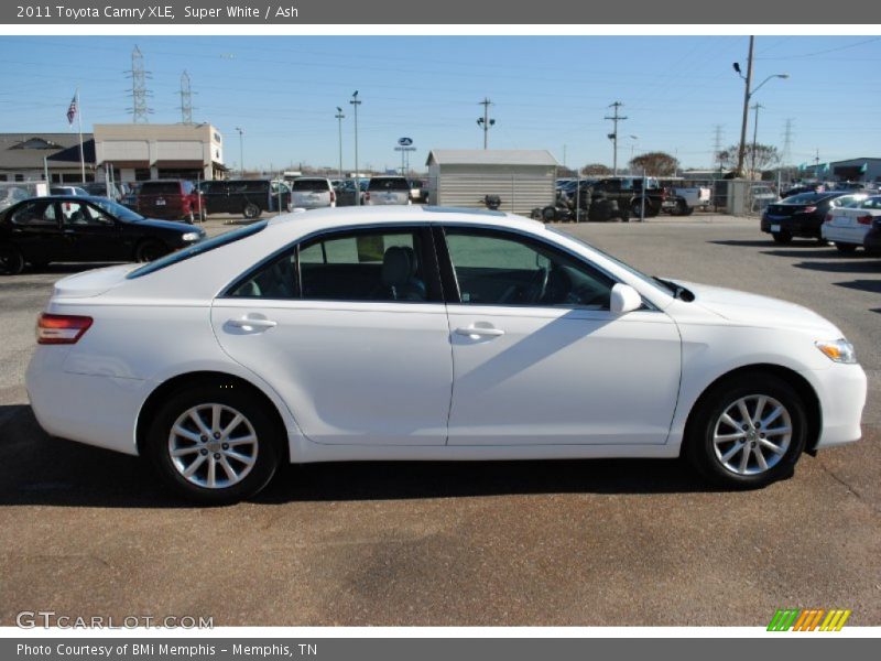 Super White / Ash 2011 Toyota Camry XLE
