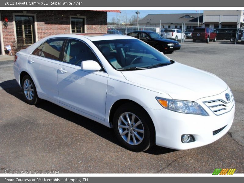 Super White / Ash 2011 Toyota Camry XLE