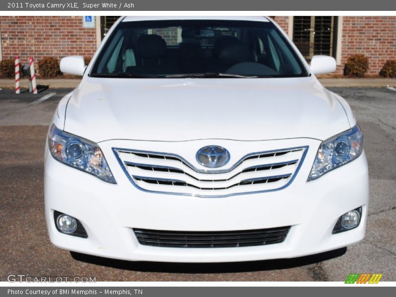 Super White / Ash 2011 Toyota Camry XLE