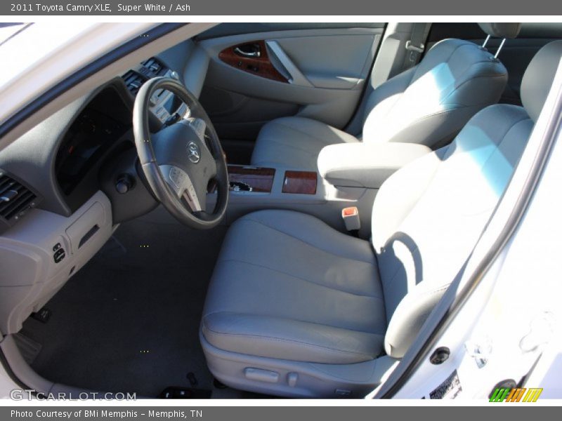 Super White / Ash 2011 Toyota Camry XLE